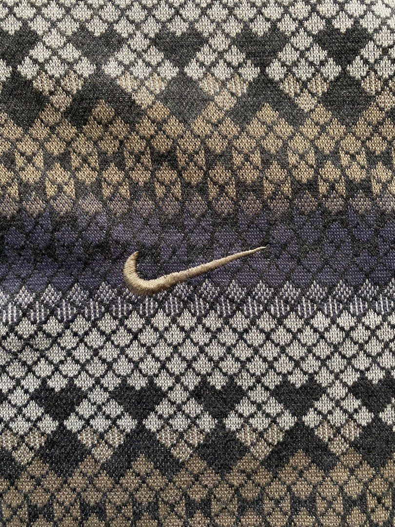 Vintage nike (Category: Tshirts & Polo Shirts ) located in Digos. Submitted by oldtuff_ (Listing ID 1362704205, Image 3). Description: 20.5x28.5 issue: cut tag color rate: 9/10 Good condition .
