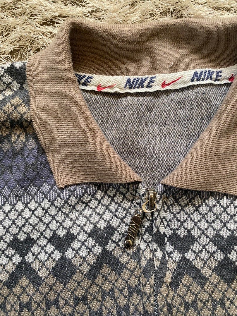 Vintage nike (Category: Tshirts & Polo Shirts ) located in Digos. Submitted by oldtuff_ (Listing ID 1362704205, Image 2). Description: 20.5x28.5 issue: cut tag color rate: 9/10 Good condition .