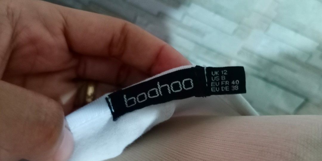 White longsleeves Bodysuit (Category: Longsleeves) located in Makati City. Submitted by decluttering_stuff101 (Listing ID 1362752254, Image 2). Description: still in great condition pa sana but may color transfer stains kaya i'm giving this for free nalang for my buyer medium to large stretchable.