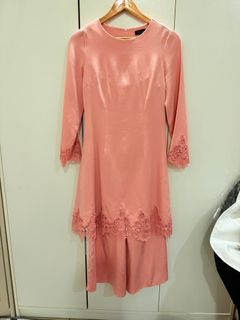(Category: ) located in . Submitted by mya89wardrobe (Listing ID 1362790094, Image 1). Description: .