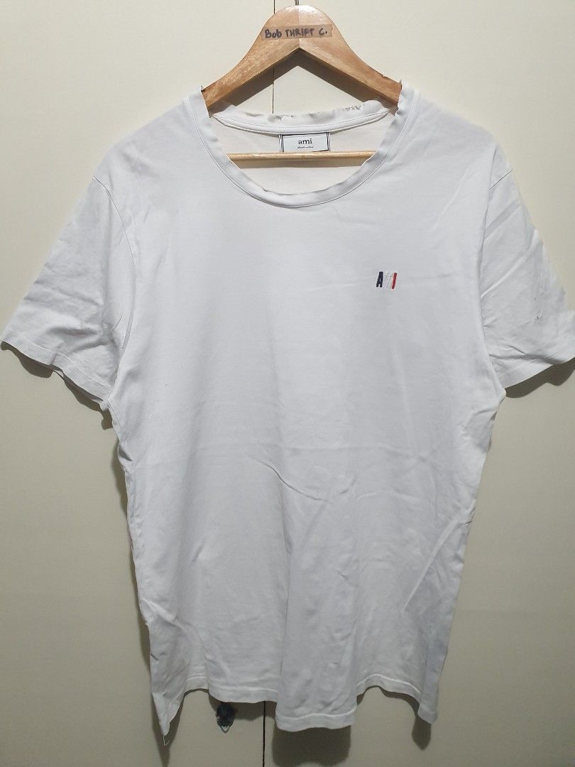 Alexandre Mattiussi ( Ami Paris ) Embroidered Script White Shirt (Category: Tshirts & Polo Shirts ) located in San Fernando. Submitted by bobcollection (Listing ID 1366726794, Image 1). Description: Ami Paris Shirt * complete tags * best fit medium * 20 x 29 inches * 9/10 color rate * 8/10 condition * EXCELLENT CONDITION sa Embroidered * issue - issue sa neckline, and need wash for stains 📌 Color may vary due to lighting. 📌 All items are need w