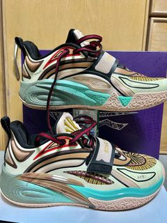 (Category: ) located in . Submitted by sneakerpops (Listing ID 1366701987, Image 1). Description: .