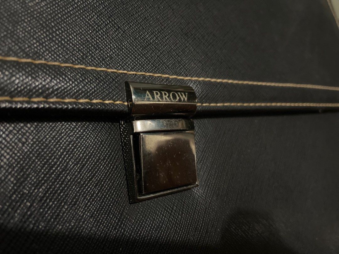 ARROW BLACK SOLID BRIEFCASE 16’ (Category: Luxury Bags & Wallets) located in Pili. Submitted by rgthriftflip29 (Listing ID 1366722850, Image 1). Description: ARROW BRIEFCASE/LAPTOP BAG BLACK SOLID 16’ SEE PICS FOR DETAILS! Needs wipes❗️.
