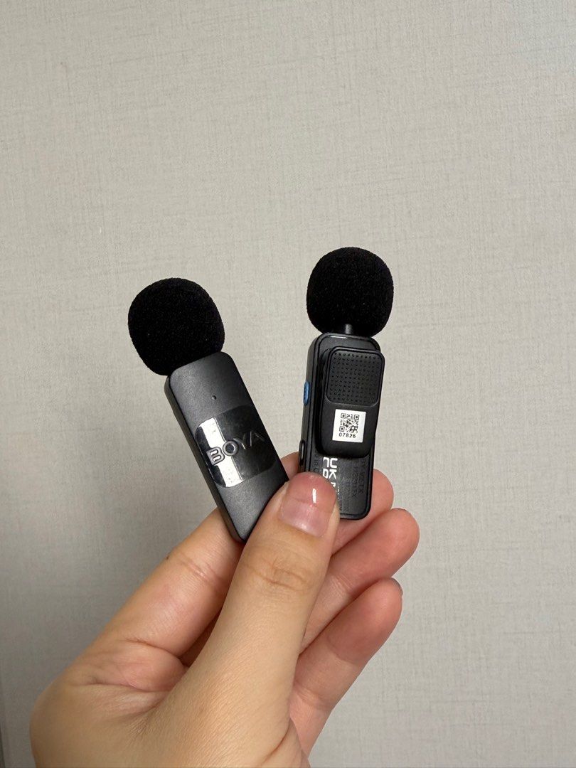 Authentic Boya wireless microphone (Category: Microphones) located in Singapore. Submitted by helloitsmeeeeeeii (Listing ID 1366621756, Image 3). Description: Authentic Boya, buy from official store in shoppe. Selling as I don’t use it anymore, used to record voiceover for my videos for this like 2-3 times only… got it at rtp $60 Comes with 2 mic, 1 receiver and type C cable to charge. Don’t have box anymore, didn’t know I was gonna sell it haha.