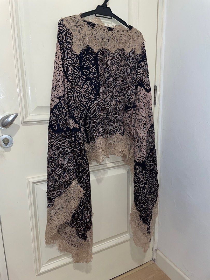 Batik Top (Category: Longsleeves) located in Kuala Lumpur. Submitted by chershopsalot (Listing ID 1366646352, Image 2). Description: Kaftan top from Jakarta! Worn twice. Reason of selling: nak clear wardrobe. Original price: RM120 Prices don’t include postage charges of RM8. No COD and pick up’s .