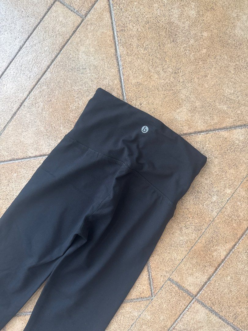 Black Yoga Pants (Category: Activewear) located in Singapore. Submitted by xionluis (Listing ID 1366602195, Image 1). Description: Highwaisted Waist 22” unstretched Hips 26” unstretched Length 34”.