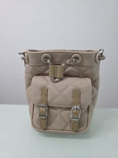 (Category: ) located in . Submitted by joli_shopper (Listing ID 1366640626, Image 1). Description: .