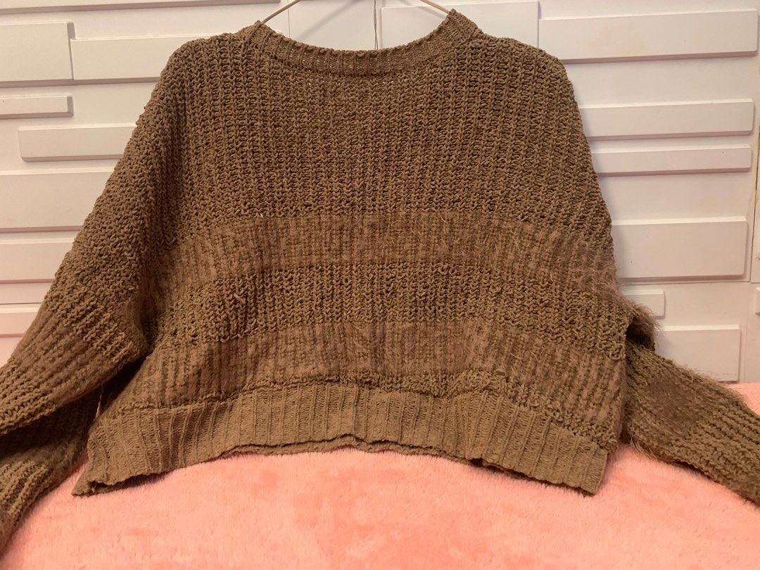 Mocha Chunky Crocheted Sweater (M-XL) (Category: Longsleeves) located in San Juan City. Submitted by petitboop (Listing ID 1366651096, Image 1). Description: Bust: up to 48” Length: 16” Sleeves: 25” Fits Medium to XL frames No when worn. Lowballers will be ignored. Loc: San Juan MM MOP: GCash/Maya (PAYO) MOD: Lalamove, Grab (buyer will handle the booking.) If you opt for J&T or LBC, kindly give me at least 1-2 days allowance to ship out your parc