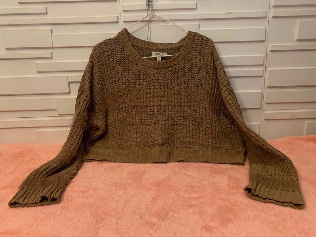 Mocha Chunky Crocheted Sweater (M-XL) (Category: Longsleeves) located in San Juan City. Submitted by petitboop (Listing ID 1366651096, Image 2). Description: Bust: up to 48” Length: 16” Sleeves: 25” Fits Medium to XL frames No when worn. Lowballers will be ignored. Loc: San Juan MM MOP: GCash/Maya (PAYO) MOD: Lalamove, Grab (buyer will handle the booking.) If you opt for J&T or LBC, kindly give me at least 1-2 days allowance to ship out your parc