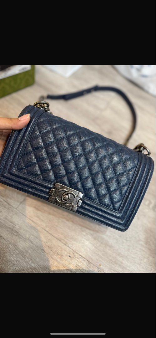 Chanel boy (Category: Bags & Wallets) located in Singapore. Submitted by dwc892 (Listing ID 1366642568, Image 1). Description: Like new. No refund or complain .