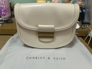 Charles & Keith 馬鞍包64210293512194110