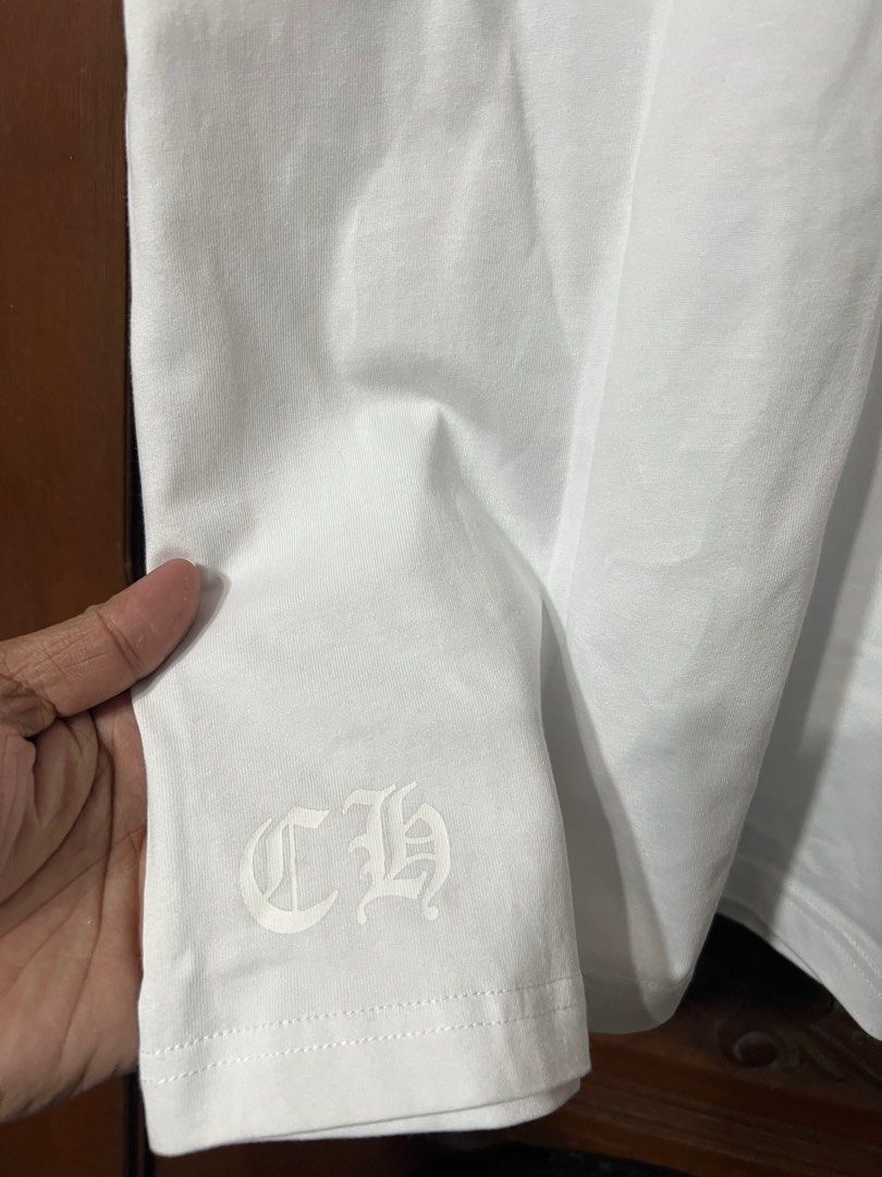 Chrome Hearts Pocket Tee XL (Category: Tshirts & Polo Shirts ) located in Manila. Submitted by thriftpoint99 (Listing ID 1366605554, Image 3). Description: 23x29.5 No issue Brand new condition.