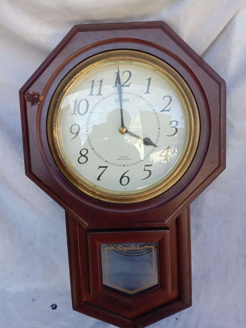 CITIZEN battery operated Regulator clock Tested working Issue no pendulum and back cover 650php (Category: Clocks) located in Quezon City. Submitted by jpnvintageonline (Listing ID 1366554124, Image 1). Description: CITIZEN battery operated Regulator clock Tested working Issue no pendulum and back cover 650php.
