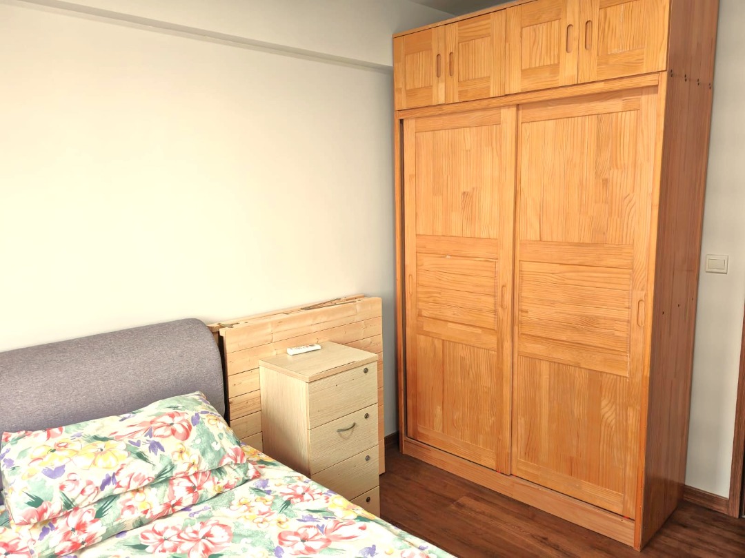 (Category: ) located in . Submitted by your_rental_specialist (Listing ID 1366682725, Image 1). Description: .