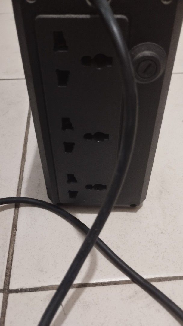 Cyberpower UT650EG UPS (Category: Computer Parts) located in Makati City. Submitted by tys200 (Listing ID 1366708586, Image 2). Description: currently not turning on, di ko po alam if sira na or drained lng, working po siya before natambak. PM if interested. Thanks.