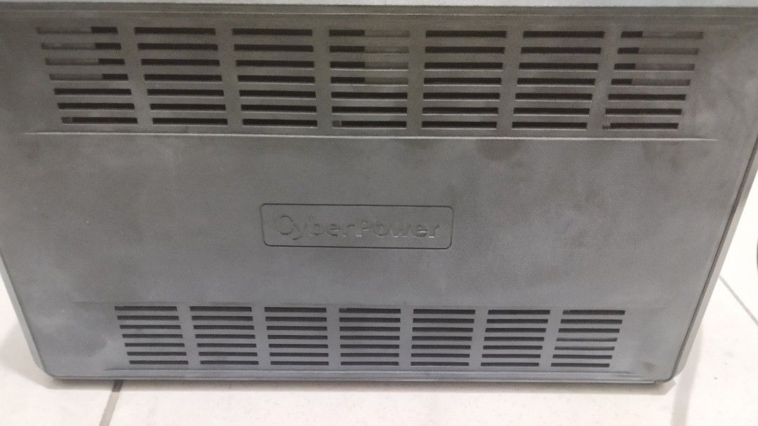 Cyberpower UT650EG UPS (Category: Computer Parts) located in Makati City. Submitted by tys200 (Listing ID 1366708586, Image 3). Description: currently not turning on, di ko po alam if sira na or drained lng, working po siya before natambak. PM if interested. Thanks.