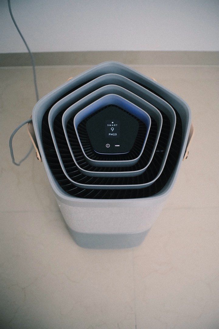 Electrolux A9 Air Purifier PA91-406GY (Kategori: Perabotan Rumah) berada di Jakarta Barat. Dikirim oleh snahodnanreh (ID iklan 1366598170, Gambar 2). Deskripsi: - Electrolux A9 Air purifier - Untuk ruangan 88m2 - Pakai Hepa filter, anti bakteri, active carbon. - Pemakaian sangat mudah, ada auto mode - Pemakaian +/- 1 tahunan - Kondisi aman, fungsi normal, sensor udara normal, eksterior rapi. - Minus: Dus dan buku sudah tidak ada. * COD: Puri inda
