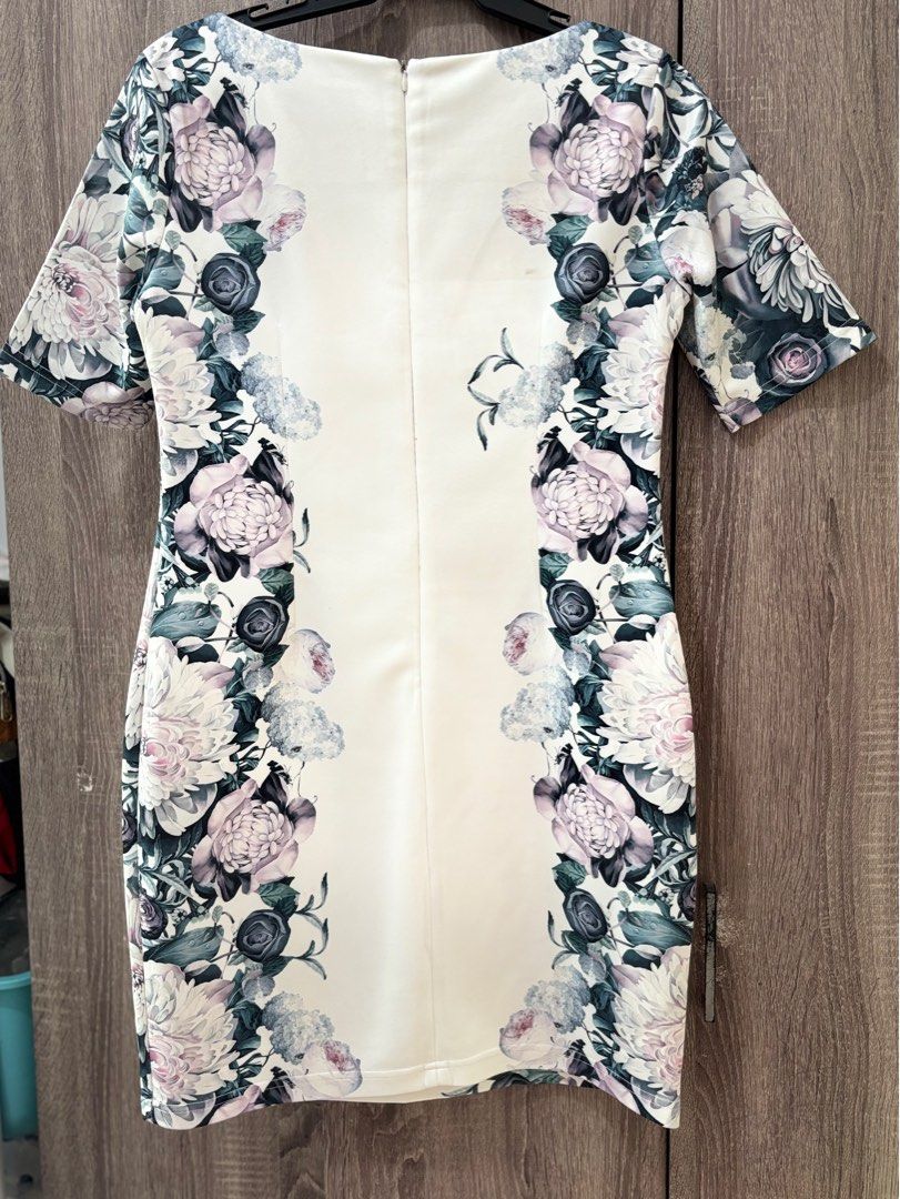 ENSEMBLES FLORAL DRESS (Category: Dresses) located in Quezon City. Submitted by mariapreloveditems (Listing ID 1355361707, Image 2). Description: Floral white bodycon dress Ensembles brand Flaws: stained Size: Small.