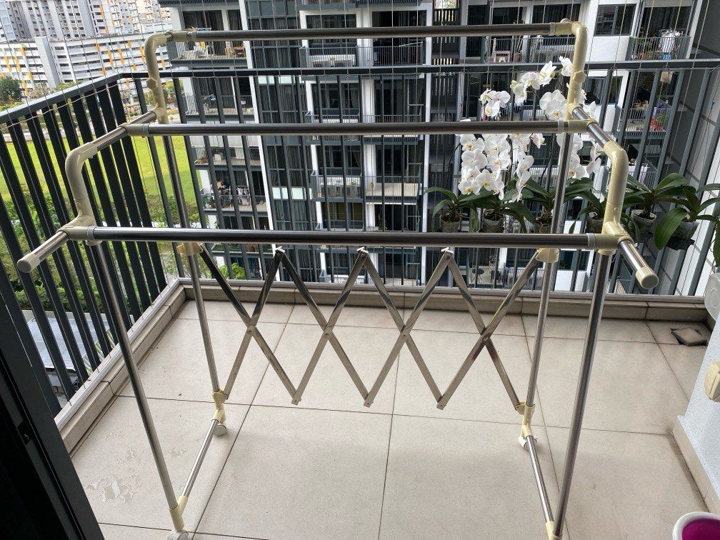 Extendable 3-Pole Laundry Drying Rack