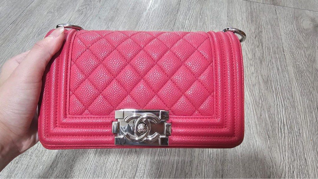 FAST SALE!! Chanel Boy Mini 20CM SHW (Category: Bags & Wallets) located in Singapore. Submitted by onderius (Listing ID 1366557790, Image 1). Description: FAST SALE !!! Used chanel boy mini size 20cm Serial 25 Bag , box , dustbag , and chanel database check Slightly nego.