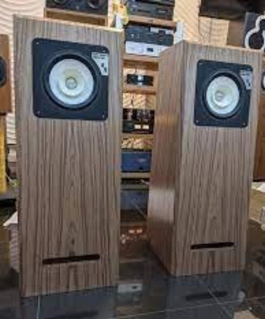 Field Coil Full Range Speakers (Category: Other Audio Equipment) located in Singapore. Submitted by lex567 (Listing ID 1366574016, Image 2). Description: Introducing one of the finest full-range speakers equipped with field coil technology—this remarkable audio solution redefines sound quality and performance. Crafted with meticulous attention to detail, these speakers feature premium drivers and high-quality cones, ensuring an unparalleled liste