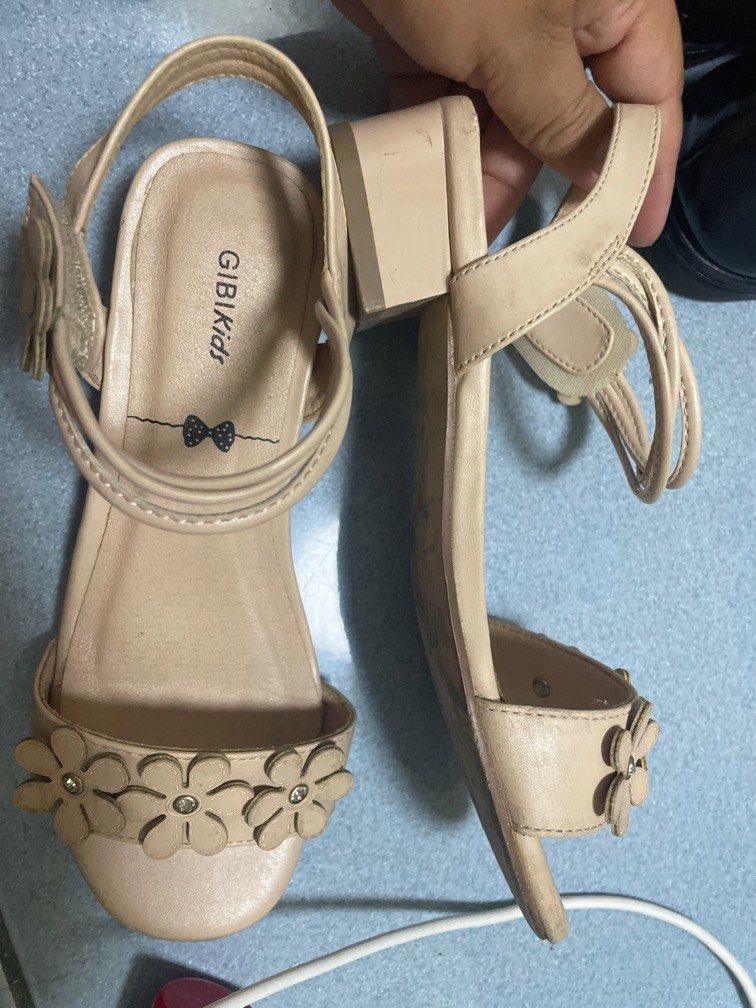 Gibi kids sandals (Category: Babies & Kids Fashion) located in Meycauayan. Submitted by tinisagund96364 (Listing ID 1366690788, Image 2). Description: used a couple of times. nice fitting size 33.