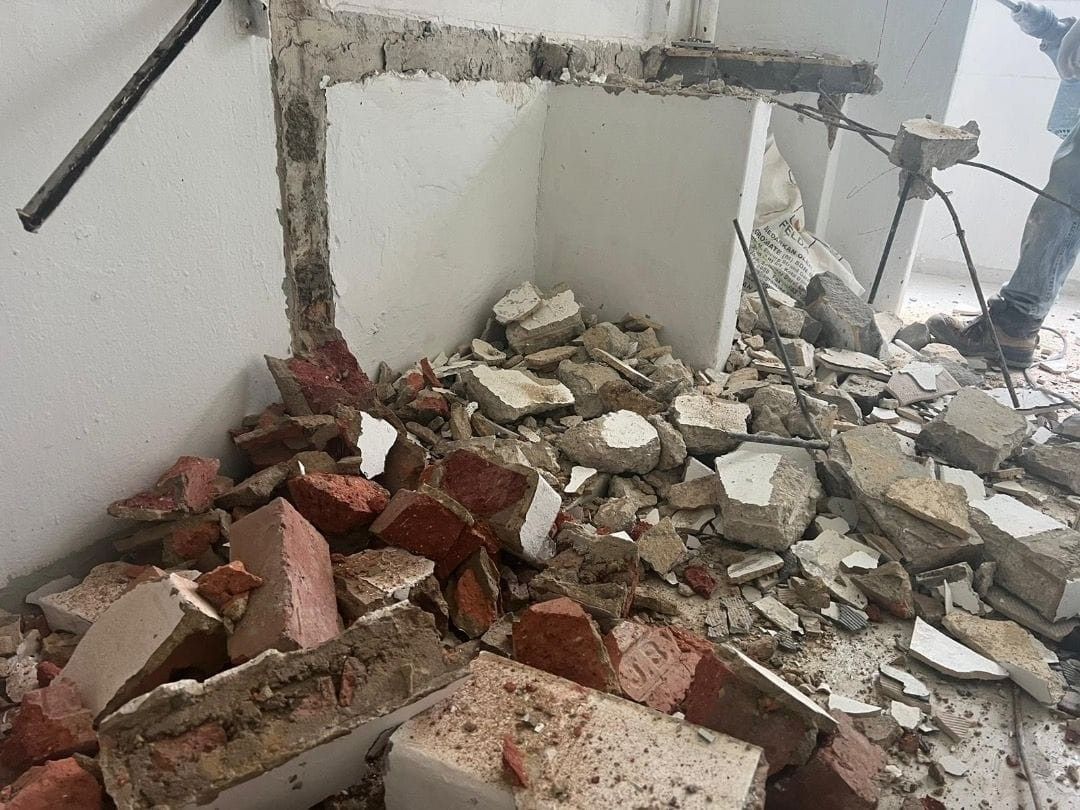 Hacking /plaster/Dismentle and disposal service & demolition service & wardrobe dismentle service & cabinet dismentle service & bed metress dismentle service & tv console dismentle furniture dismentle62863115347074111