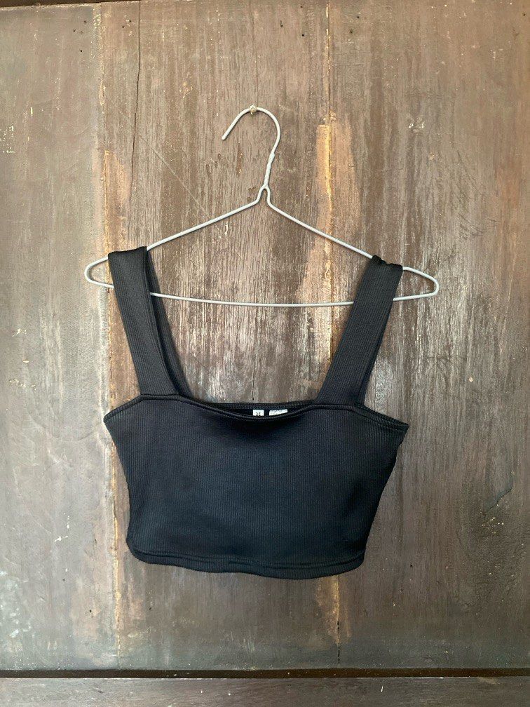 P H&M Black Sleeveless Crop Top (Category: Sleeveless) located in Paranaque City. Submitted by chowkiesells (Listing ID 1366588704, Image 1). Description: .