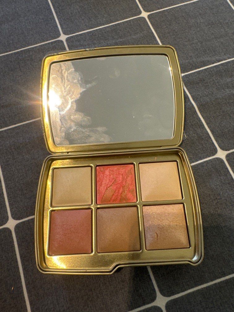 Hourglass dragon palette (Category: Makeup) located in Quezon City. Submitted by destashingmycloset (Listing ID 1366607534, Image 2). Description: .