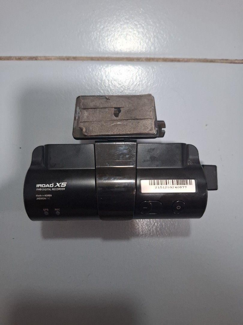 Iroad X5 2 channel dash camera (Category: Accessories) located in Singapore. Submitted by cookiemonster (Listing ID 1362972358, Image 2). Description: Great working conditions. 2 channel dash camera. As it condition. Welcome to test at your cost. Self collection at toh guan road.