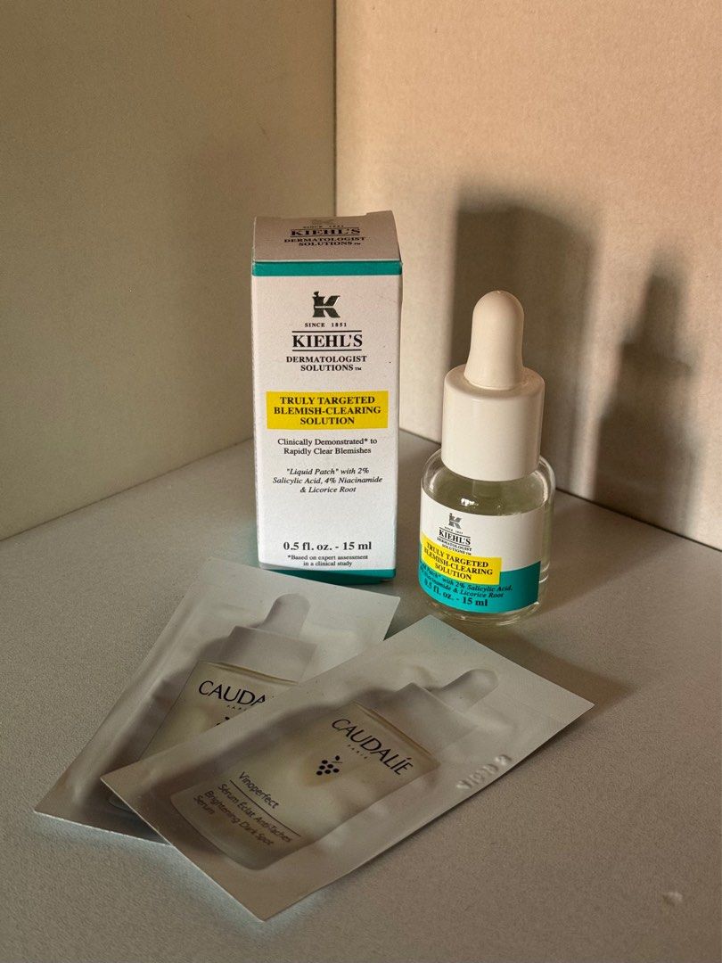 Kiehl’s Acne-Clearing Pimple Patch (Category: Face Care) located in Talisay. Submitted by tanyadiii (Listing ID 1366647498, Image 3). Description: - Kiehl’s Truly Targeted Acne-Clearing Pimple Patch with Salicylic Acid - Includes Caudalie Sample for Free Used but still has 70% left if not more. RFS: Not using anymore. Finally went to a dermatologist to address my skin issues. Shipping fee already included. Bought from Kiehl’s Official Store (Oran