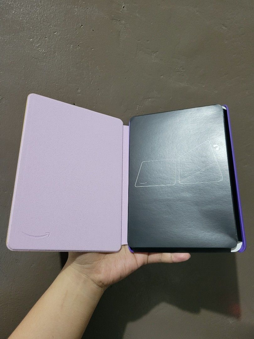 Kindle PPW5 Amazon Case Kids Edition (Category: Cases & Sleeves) located in Calamba. Submitted by audr33y (Listing ID 1366586432, Image 2). Description: Kindle Paperwhite 5 Amazon Case Kids Edition Letting these go too. 1. Robot Dreams (ang pretty in person!) Price: Php 1,000 Brand: Amazon Condition: no box. will provide plastic cover ;) nakatago lang. Flaw: may marks sya sa likod. Hindi ko alam saan galing pero baka sa pagkakatago? idk :/ 2. Eme