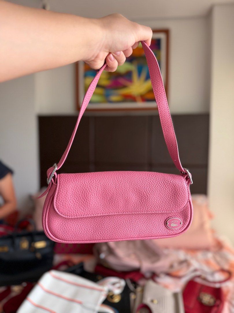 Lacoste shoulder bag (Category: Luxury Bags & Wallets) located in Butuan. Submitted by BytheriverClothing (Listing ID 1366574505, Image 1). Description: No flaws Original 10/10.