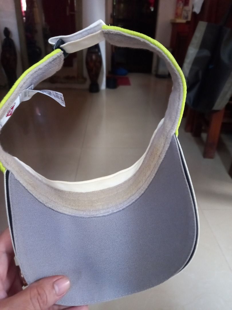 le coq sportif golf visor cap (Category: Caps & Hats) located in General Trias. Submitted by smyls (Listing ID 1366576621, Image 2). Description: le coq sportif sun vizor From japan Original QG0267 F(57CM-59CM) .