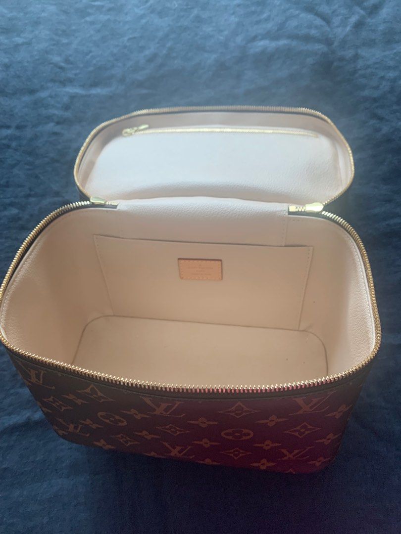 LV Bag (Category: Luxury Bags & Wallets) located in Makati City. Submitted by envoguevintage88 (Listing ID 246403558, Image 3). Description: Genuine LV Nice complete with cards and receipt . This will not disappoint. Strap is sold separately.