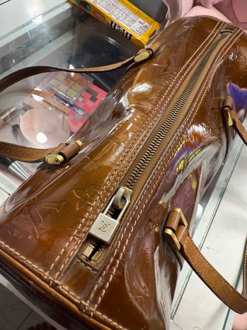 LV papillon ( Self Authentication) Ukay source (Category: Luxury Bags & Wallets) located in Cebu City. Submitted by dear.ondee (Listing ID 1366638642, Image 1). Description: Lv Papillon No bakbak No pipeline issue Watermarks visible Tarnish hardwares Needs cleaning.