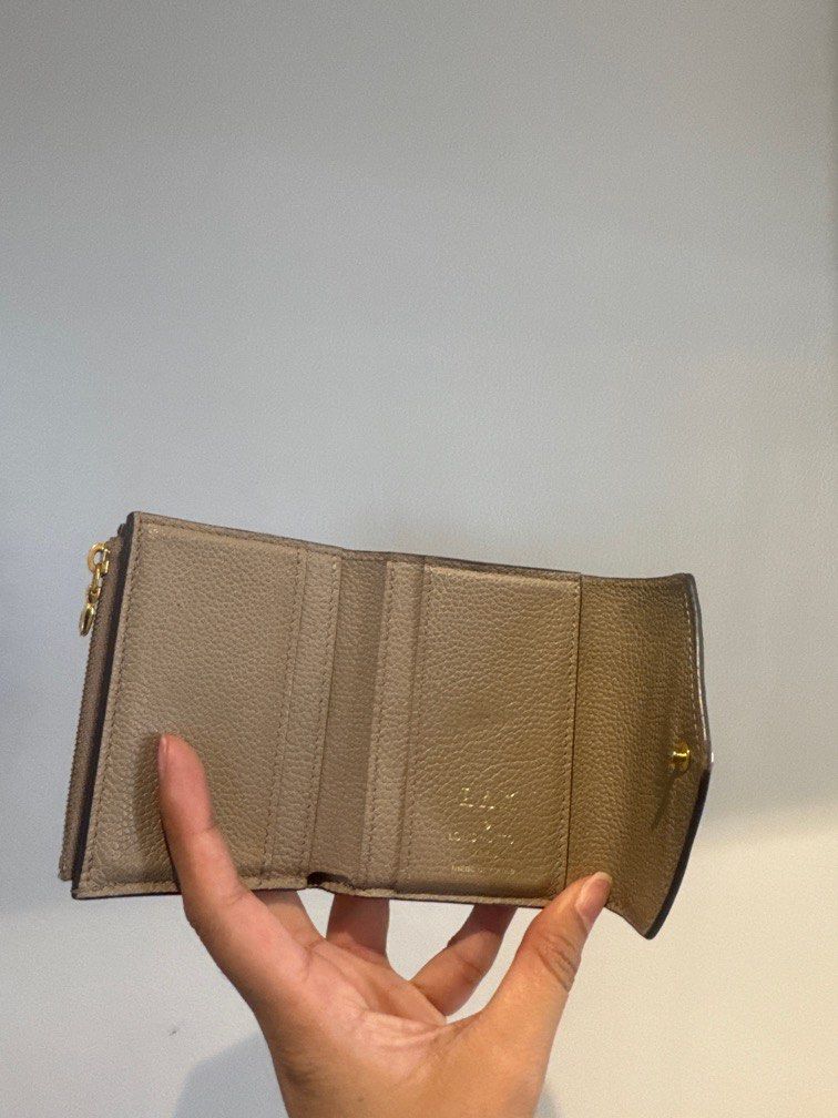 LV zoe wallet (Category: Luxury Bags & Wallets) located in Quezon City. Submitted by destashingmycloset (Listing ID 1366606611, Image 2). Description: .