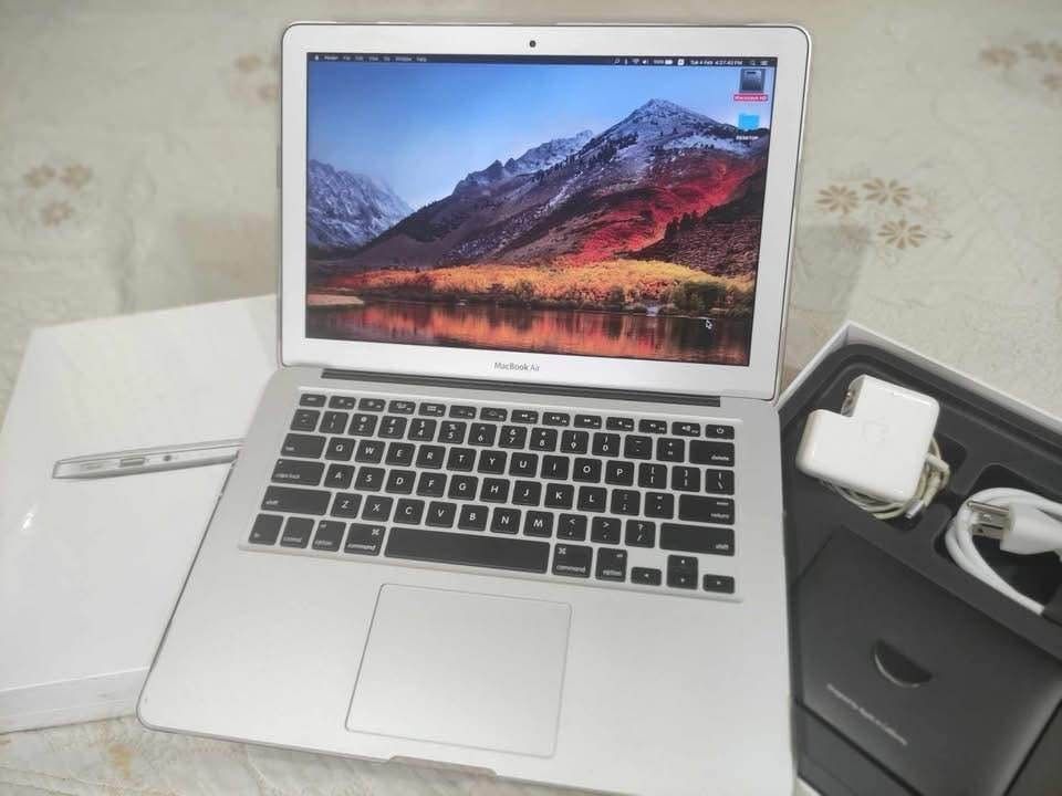 Macbook Air 13-inch (2017) - 128gb (Category: Laptops & Notebooks) located in Manila. Submitted by calmwhale.f0e00f (Listing ID 1366601837, Image 3). Description: issue : one usb port not working. mode of payment : CASH once buyer checks out, no returns. Check details in the photo before asking. pm if interested. .