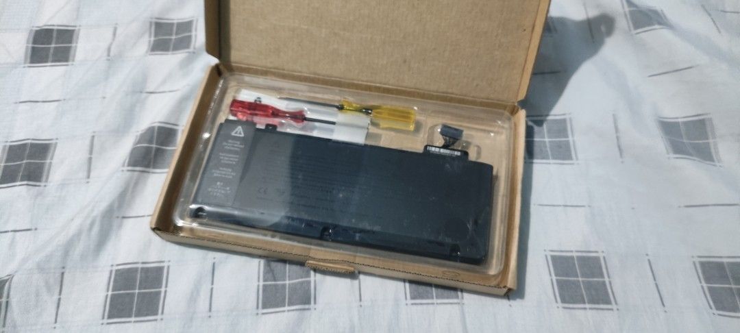 Macbook Pro 13 inch Early 2011 Battery (Category: Laptops & Notebooks) located in Manila. Submitted by paolojames43823 (Listing ID 1366695867, Image 1). Description: Binili sa orange app ng 1565, working good as new RFS: Di na marefund sa orange app, lagpas 5 days na kasi. Sira yung charging ic ng macbook kaya no need na. May tawad pa, need lng mabalik kahit konti..