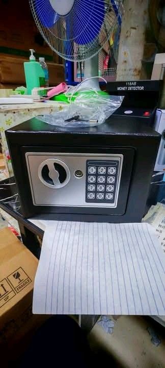 Mini money vault (Category: Safe) located in Manila. Submitted by marilynabo789 (Listing ID 1366698629, Image 1). Description: .