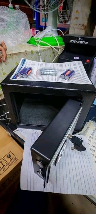 Mini money vault (Category: Safe) located in Manila. Submitted by marilynabo789 (Listing ID 1366698629, Image 3). Description: .
