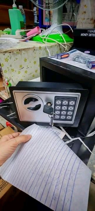 Mini money vault (Category: Safe) located in Manila. Submitted by marilynabo789 (Listing ID 1366698629, Image 2). Description: .