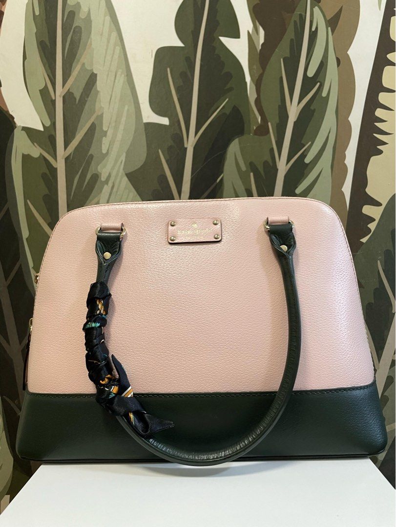 Original Katespade Alma Bag (size large) (Category: Luxury Bags & Wallets) located in Taguig. Submitted by norie.m (Listing ID 1366617485, Image 1). Description: Almost good as new, orig Katespade bag. Come with dustbag, no box and paperbag. Pm if interested..