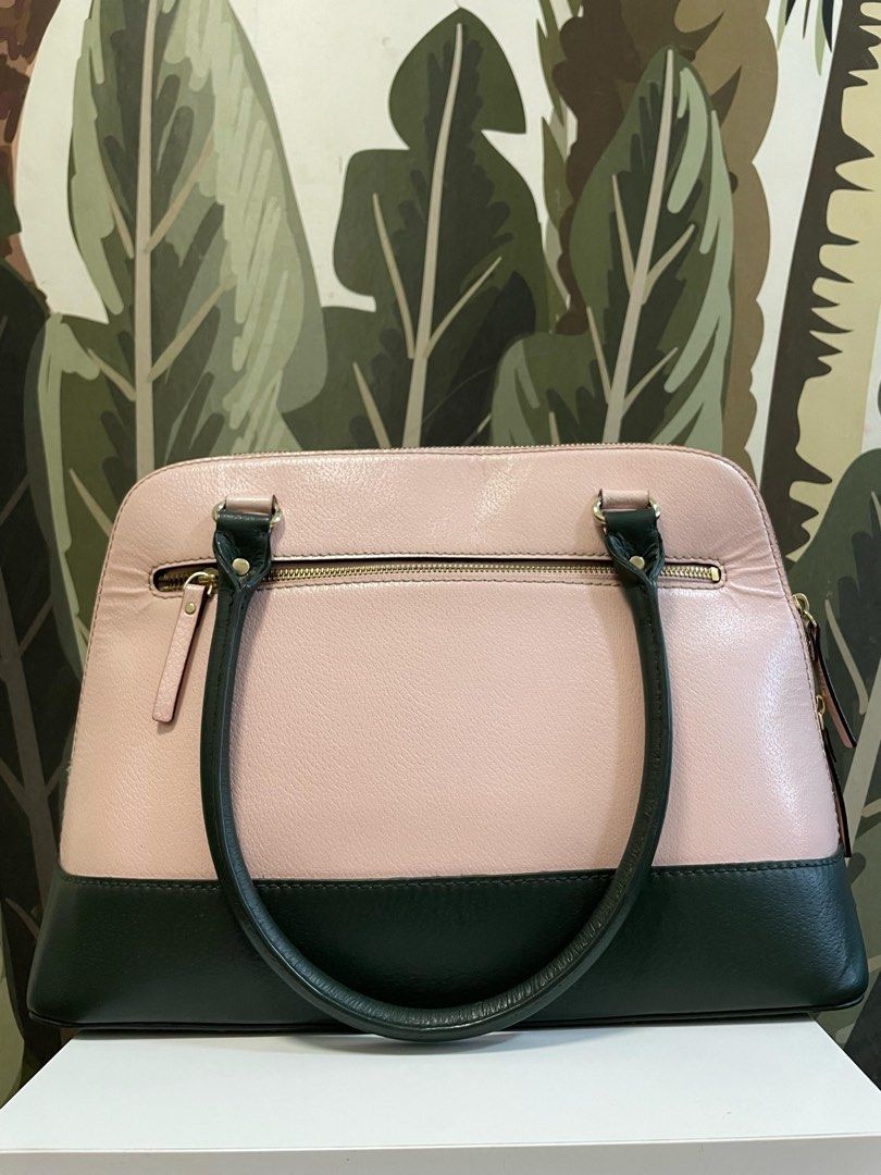 Original Katespade Alma Bag (size large) (Category: Luxury Bags & Wallets) located in Taguig. Submitted by norie.m (Listing ID 1366617485, Image 3). Description: Almost good as new, orig Katespade bag. Come with dustbag, no box and paperbag. Pm if interested..