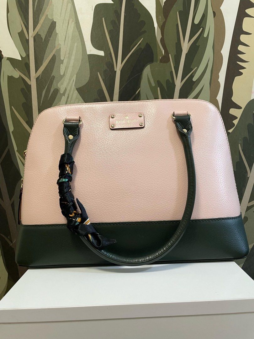 Original Katespade Alma Bag (size large) (Category: Luxury Bags & Wallets) located in Taguig. Submitted by norie.m (Listing ID 1366617485, Image 2). Description: Almost good as new, orig Katespade bag. Come with dustbag, no box and paperbag. Pm if interested..
