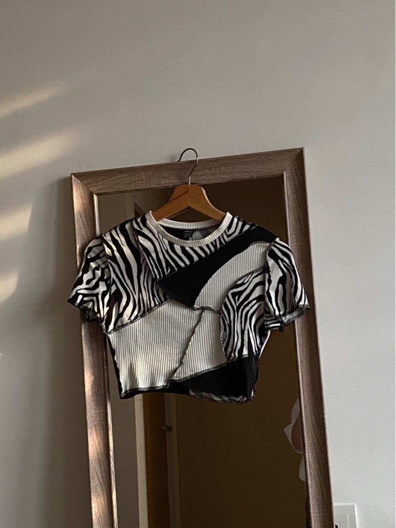 Patterned Setwear (Category: Sets or Coordinates) located in Subang Jaya. Submitted by cassandrajoannes (Listing ID 1366648558, Image 2). Description: Can fit body size ranging from size XS to M as material is stretchable. .