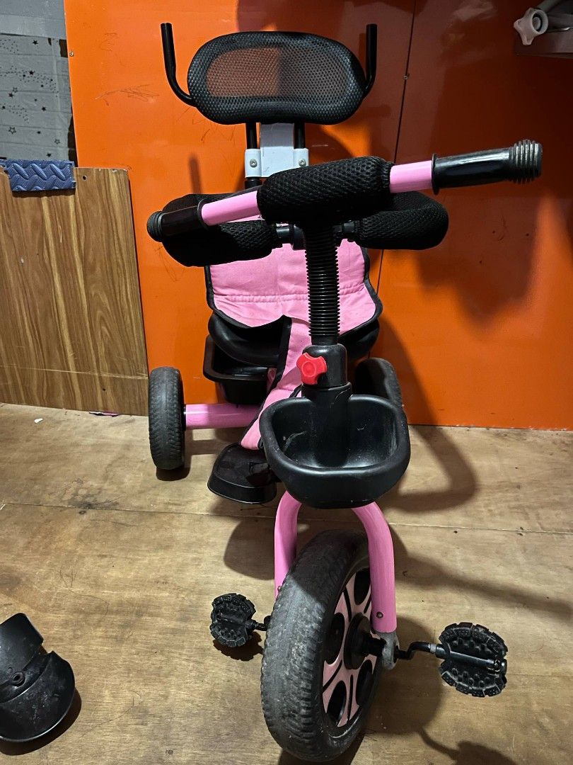 Preloved Pink Baby Bike (Category: Bicycles) located in Makati City. Submitted by stickychi (Listing ID 1366545575, Image 2). Description: Slightly used and working well. Flaw: May basag na yung lalagyan lang nmn pero hindi nakakaapekto sa functionality (see last photo). Location: Quezon City #bike #babybike #toy #toys #toybike #wheels #pink #pinkbike #girl #girlbike #babytoy #toddlertoy #toddler #baby #preloved #prelovedtoy #rideons.