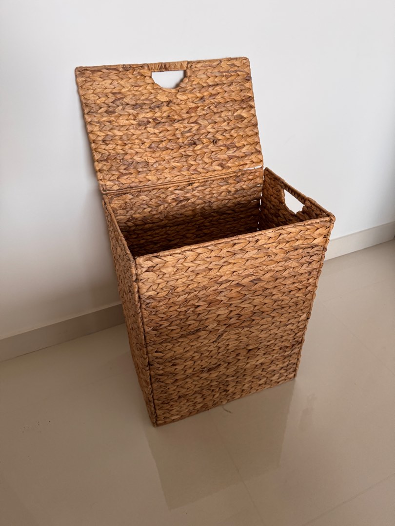 4+ Amazing Ways to Clean Wicker Furniture - Tips Bulletin - Polishing Wicker Basket Furniture In Minimalist Living Room