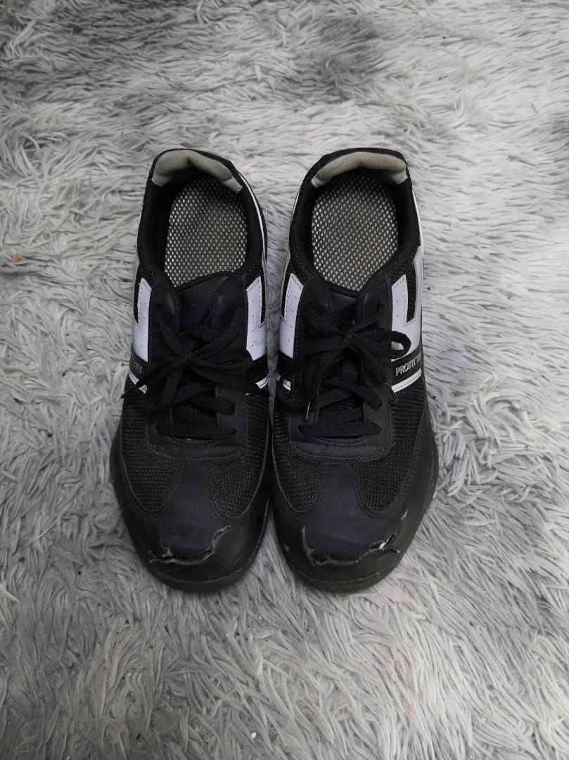 Round Toe lace Low Top Sneaker (Category: Sneakers) located in Santa Cruz. Submitted by jmy_surplus.2 (Listing ID 1366585943, Image 1). Description: Size ; 26.5cm Color ; Black Type ; Sneaker Brand ; No Brand Material ; Nylon Style ; Black Lace Sneaker LR 111 JMY 1.