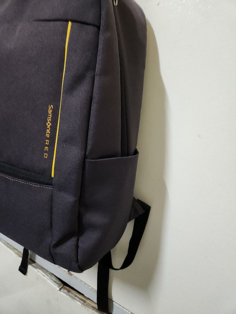 SAMSONITE RED LIGHTWEIGHT BACKPACK (Category: Backpacks) located in Taguig. Submitted by starbucksph (Listing ID 1366622400, Image 3). Description: SAMSONITE RED LIGHTWEIGHT BACKPACK color rate 7/10 one puller missing, double zip naman.